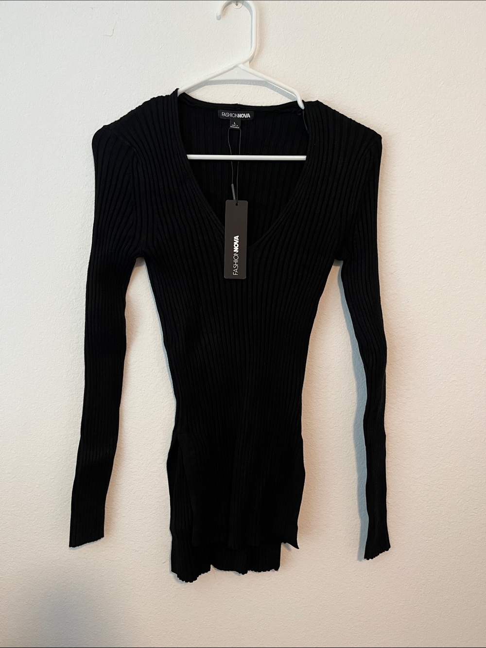 Fashion Nova Black Ribbed V-Neck Long Sleeve Top
